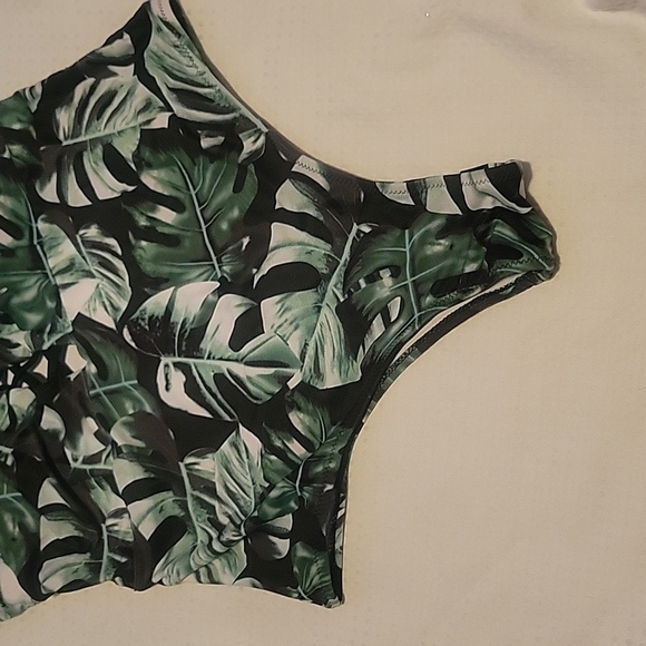 One piece swimsuit - Picture 3 of 7